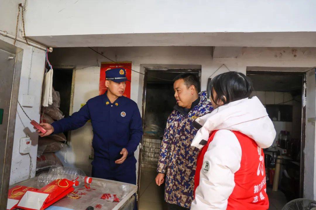 合网格员开展冬季消防安全宣传k8凯发马竞赞助掇刀消防联