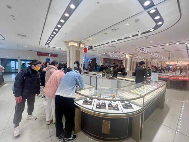 关注 新年黄金市场消费热K8凯发登录打折促销引(图4)