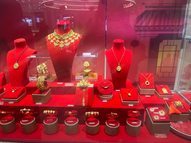 关注 新年黄金市场消费热K8凯发登录打折促销引(图5)